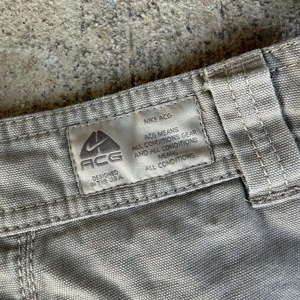 Nike ACG All Conditions Gear Cargo Shorts Mens Size 38 Beige